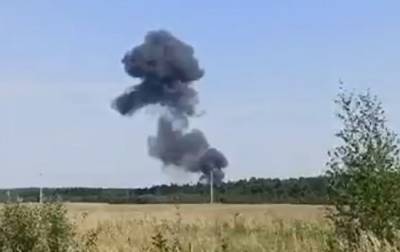 Под Москвой разбился военный самолет, на борту были три человека