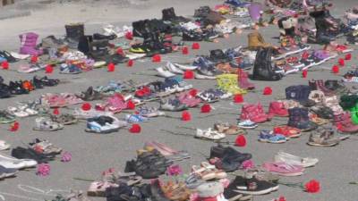 Епархия выставила на улице тысячу пар обуви, призывая не делать аборт (ФОТО)