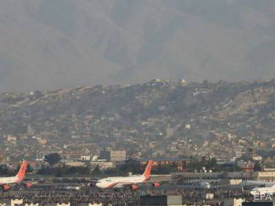 В шасси вылетевшего из Кабула самолета нашли тело погибшего беженца – СМИ