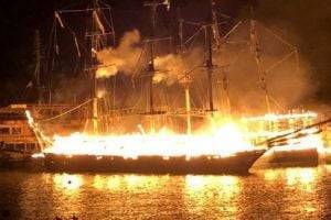 На курорте в Турции сгорели четыре экскурсионных судна