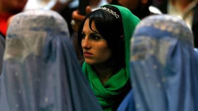 Талибы разрешили женщинам работать на ТВ и в правительстве