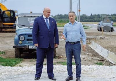 Фомин проверил ход реконструкции участка дороги в Шиловском районе