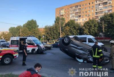 В Харькове столкнулись иномарка и "скорая", пострадала женщина