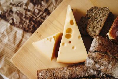 В петербургских магазинах обнаружили поддельный сыр