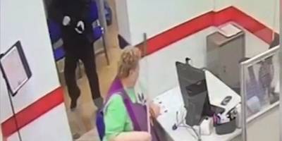 Новосибирец с пистолетом-зажигалкой в руках попытался ограбить банк
