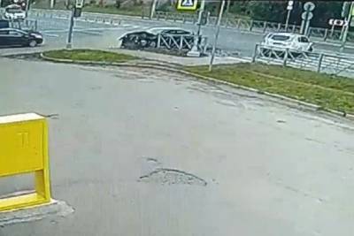 Видео: при столкновении Ford и Renault возле Выборга пострадал 6-летний ребенок