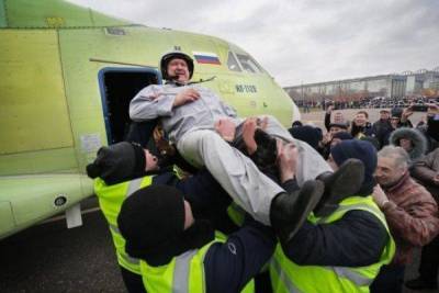 Экипажем упавшего в Подмосковье опытного самолета командовал Герой России