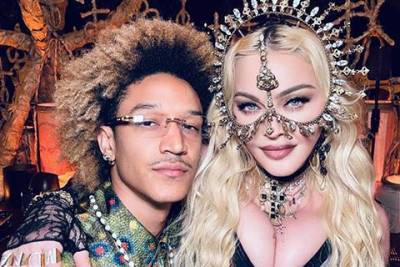 Мадонна опубликовала новые фото с бойфрендом и детьми с вечеринки в честь дня рождения