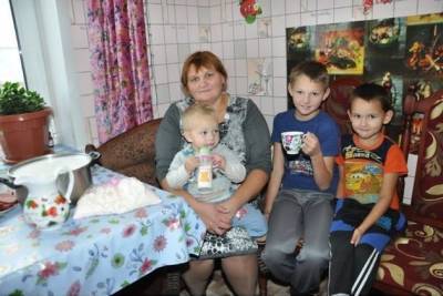Малообеспеченным семьям в России с детьми до 7 лет выплатят ещё 21 миллиард рублей