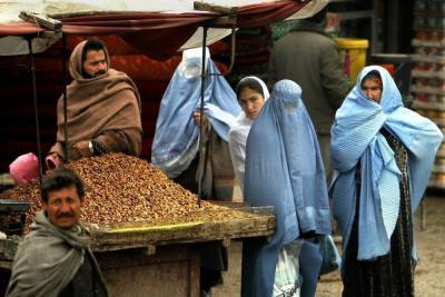 Афганские женщины вышли на митинг, требуя включить их в правительство