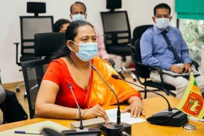 Глава МОЗ Шри-Ланки боролась с коронавирусом колдовством и зельем
