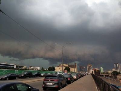 «Первый уровень опасности»: в Киеве объявлено штормовое предупреждение