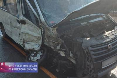 Автобус Владимир–Кострома попал в серьезную аварию, 10 человек травмированы
