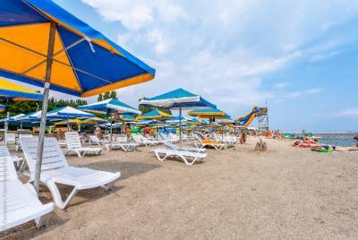 На курортах Украины жара спадает, море теплое, дождит