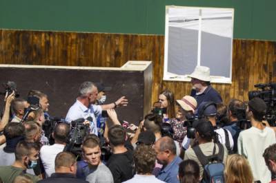 «95 квартал устраивать не позволим»: Кличко поручил убрать инсталляции на Аллее Героев Небесной сотни