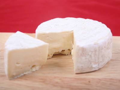«Общественный контроль» обнаружил на прилавках петербургских магазинов сыр без молочного жира