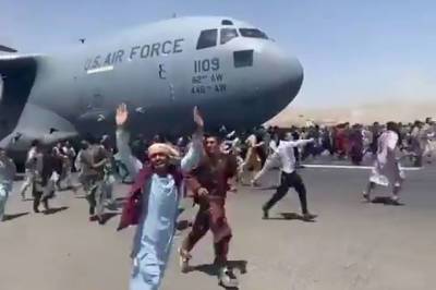 В шасси вылетевшего из Кабула американского самолета нашли останки человека