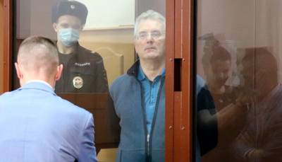 Суд оставил обвиняемого в коррупции экс-губернатора Пензенской области под арестом