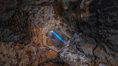 Спасатели достали тело россиянина из глубочайшей пещеры в Абхазии