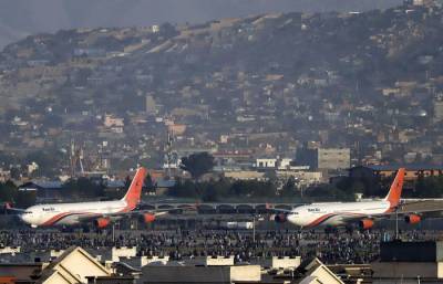 В результате давки и стрельбы в аэропорту Кабула погибли 40 человек