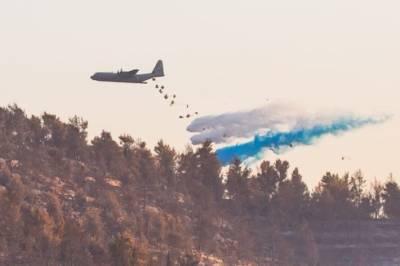 Впервые в Израиле: пожар тушил военный самолет Super Hercules - видео