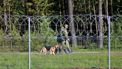 Литва: сопровождающие мигрантов белорусские офицеры незаконно пересекли границу