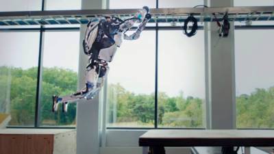 Роботы Boston Dynamics научились паркуру (ВИДЕО)