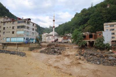 Число жертв наводнений на севере Турции достигло 78