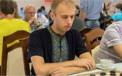 Украинец Аникеев стал чемпионом Европы по шашкам, обыграв двух россиян