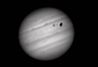 Фотограф из Новосибирска заснял на Юпитере тень от спутников