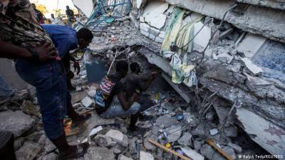 Число жертв землетрясения на Гаити превысило 1900