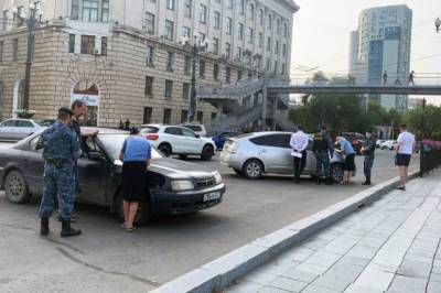 В Хабаровске арестовывают автомобили должников