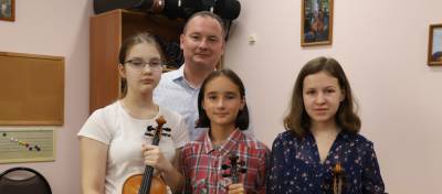 Красногорским выпускникам ДМХШ «Алые Паруса» подарят музыкальные инструменты