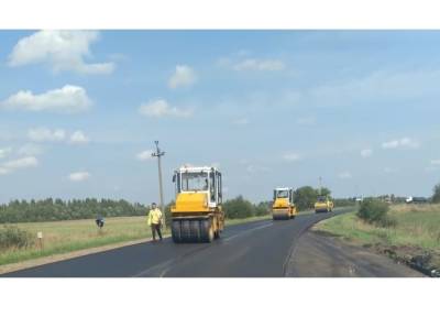 В Смоленской области ремонтируют дорогу в национальный парк