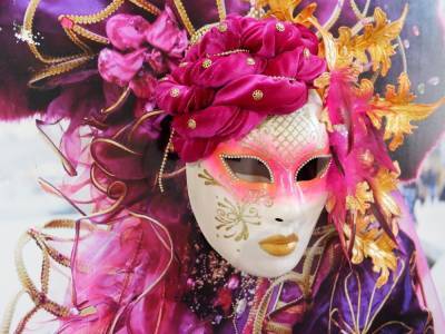 В Астраханском кремле можно увидеть винтажные венецианские маски