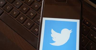 Пользователям Twitter разрешили самим помечать твиты с дезинформацией