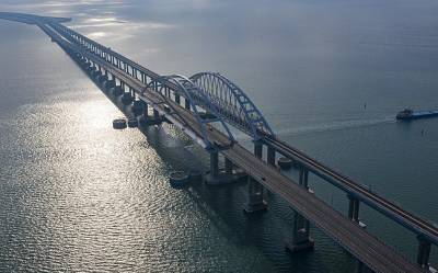 Украинский журналист Дроздов призвал «выгнать» крымчан и «завалить» Керченский мост