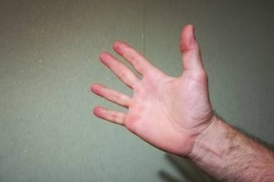 В Оренбургской области из-за пандемии люди перестали пожимать руки