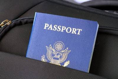 Минцифры до конца текущего года примет решение о замене бумажных паспортов