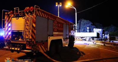 В Днепре столкнулись четыре грузовика: есть погибший, четверо людей в больнице (ФОТО, ВИДЕО)