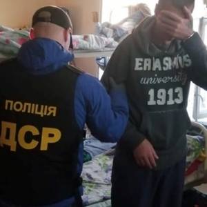На Киевщине заключенного разоблачили на поставках наркотиков в колонию. Фото