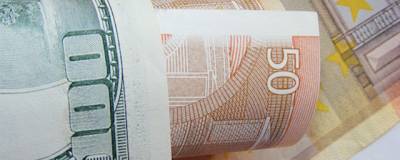 Курс евро снизился до 86 рублей впервые с июня
