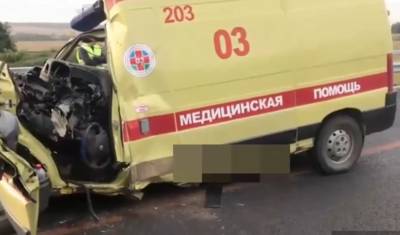 Фельдшер и водитель скорой помощи погибли в ДТП под Уфой