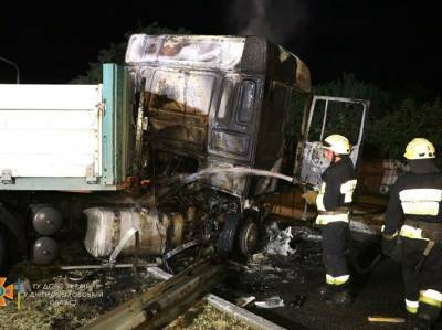 В Днепропетровской области столкнулись четыре грузовика, есть пострадавшие