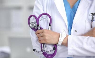 В тюменские поликлиники из-за нехватки врачей временно устроили 150 студентов-медиков