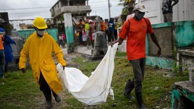 Число жертв землетрясения на Гаити приблизилось к 2 тысячам