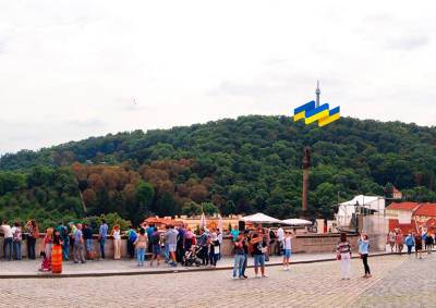 Петршинская башня в Праге окрасится в цвета украинского флага