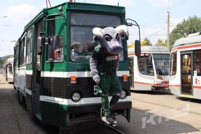 Трамвай в цветах футбольного клуба «Краснодар» вышел на линию