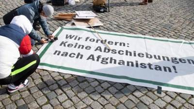 Политики Германии соревнуются в гонке за самый быстрый приём афганцев