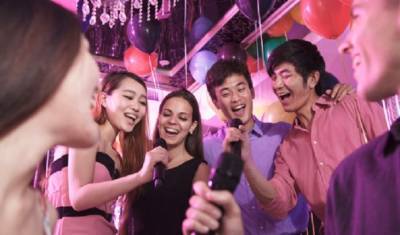 В Китае в караоке можно будет петь только «правильные песни»